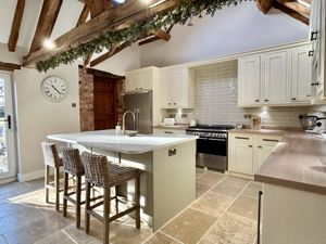 Kitchen/Breakfast Room- click for photo gallery